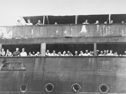 jewish_refugees_aboard_the_ss_st_louis_in_cuba